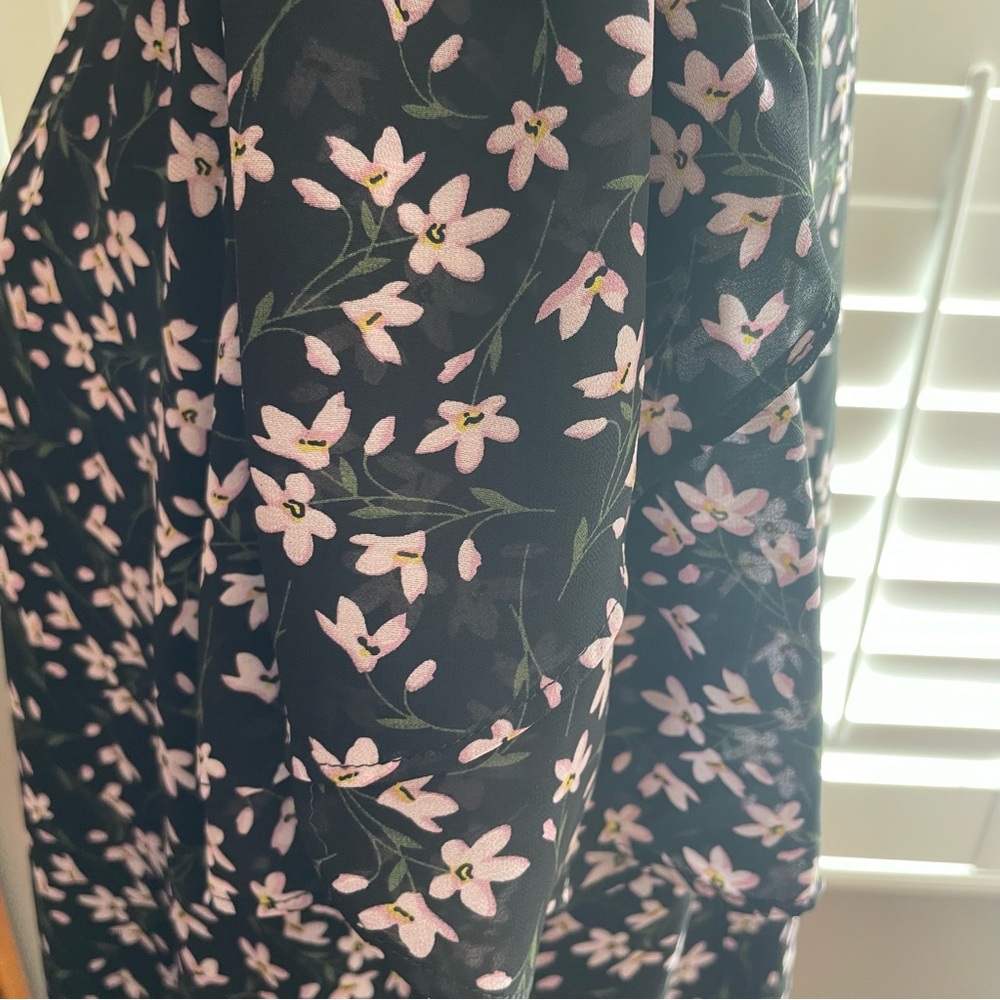 Chic Black and Pink Floral Blouse - Picture 6 of 8
